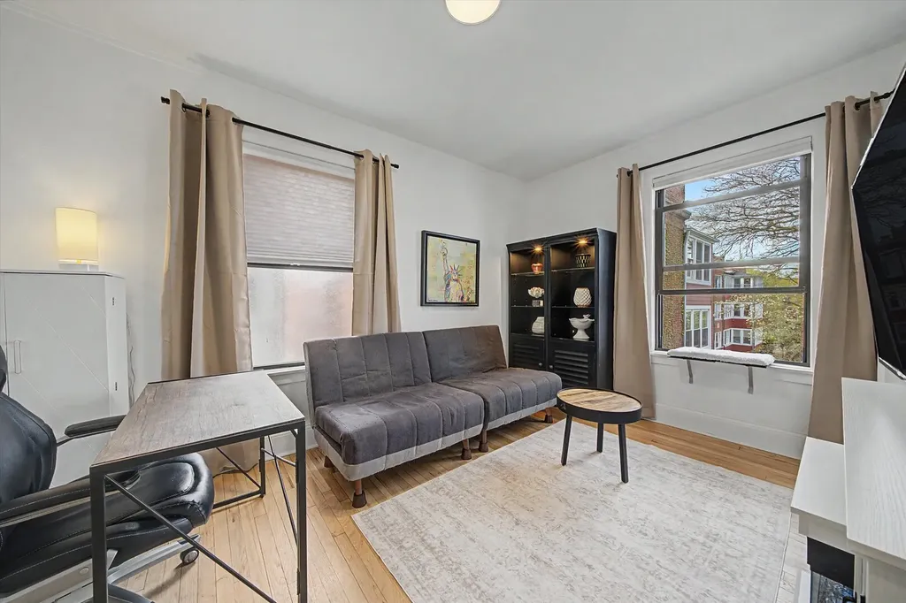 1200 West Sherwin Avenue Chicago IL 60626