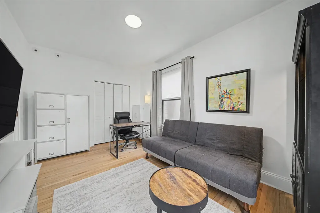 1200 West Sherwin Avenue Chicago IL 60626