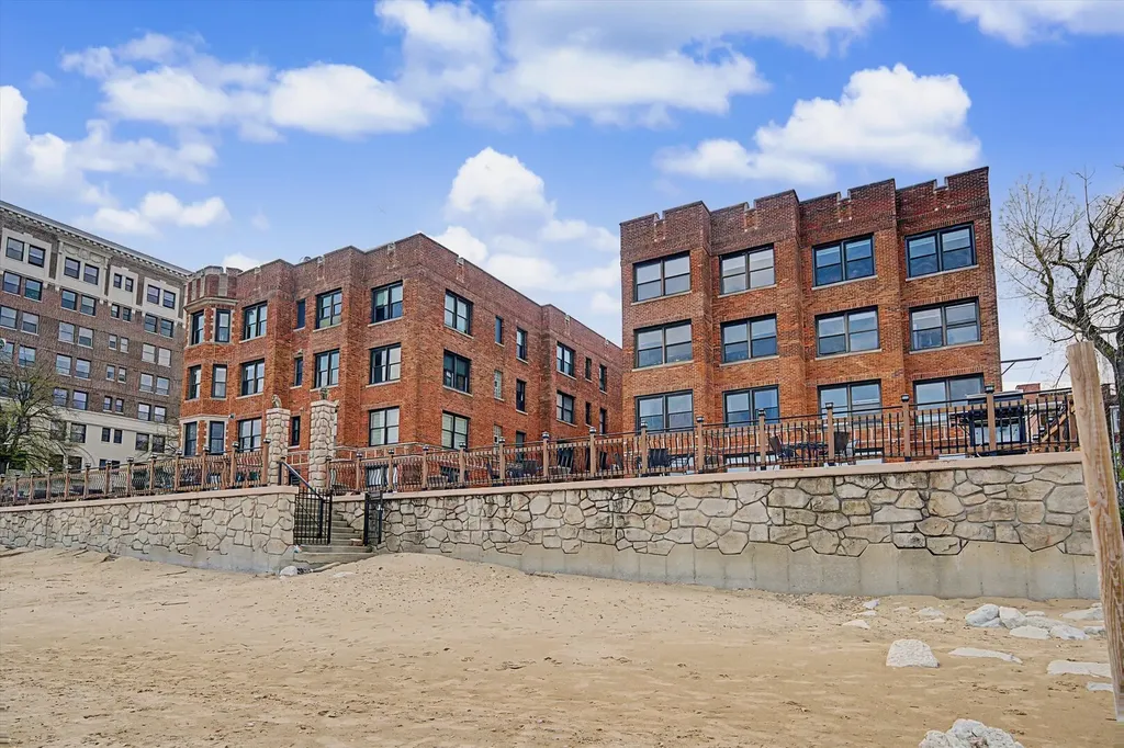 1200 West Sherwin Avenue Chicago IL 60626