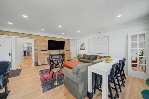 1200 West Sherwin Avenue Chicago IL 60626
