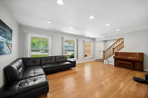 1660 Clavinia Avenue Deerfield IL 60015