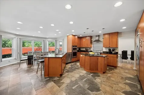 1660 Clavinia Avenue Deerfield IL 60015