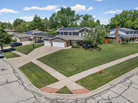 1660 Clavinia Avenue Deerfield IL 60015