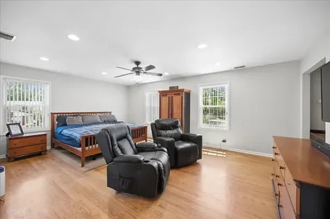 1660 Clavinia Avenue Deerfield IL 60015