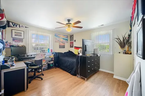 1660 Clavinia Avenue Deerfield IL 60015