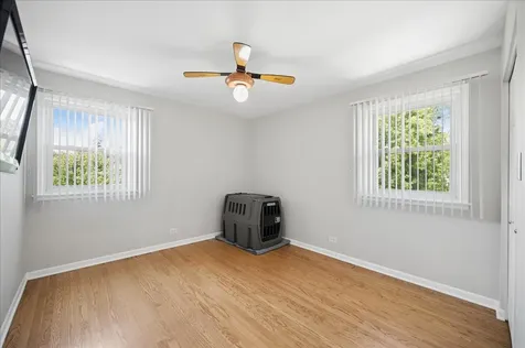 1660 Clavinia Avenue Deerfield IL 60015