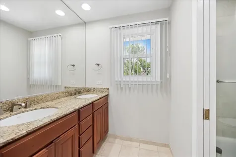 1660 Clavinia Avenue Deerfield IL 60015