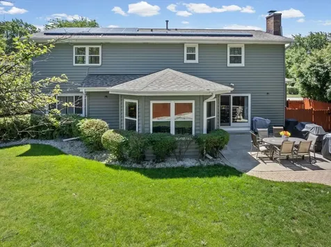 1660 Clavinia Avenue Deerfield IL 60015