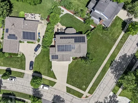 1660 Clavinia Avenue Deerfield IL 60015