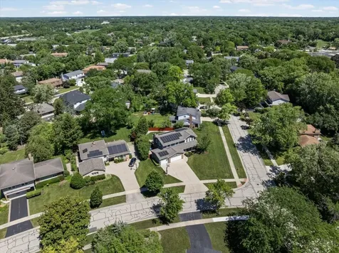 1660 Clavinia Avenue Deerfield IL 60015