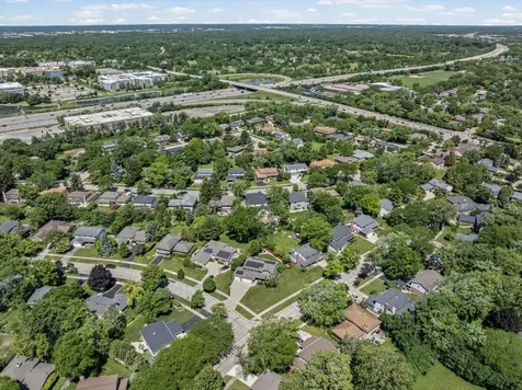 1660 Clavinia Avenue Deerfield IL 60015