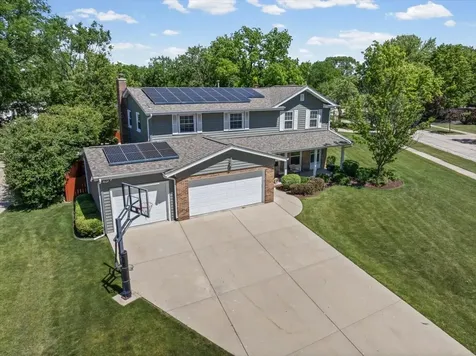 1660 Clavinia Avenue Deerfield IL 60015