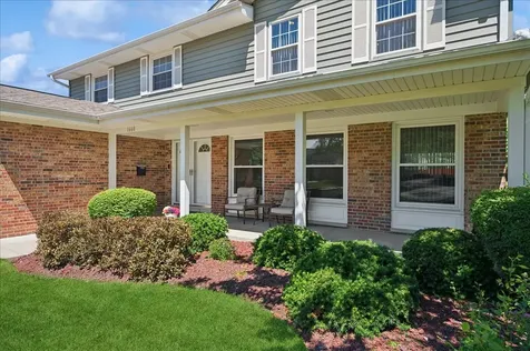 1660 Clavinia Avenue Deerfield IL 60015