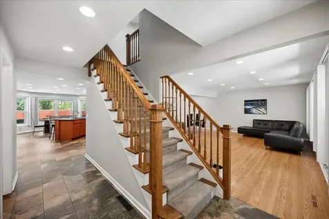 1660 Clavinia Avenue Deerfield IL 60015