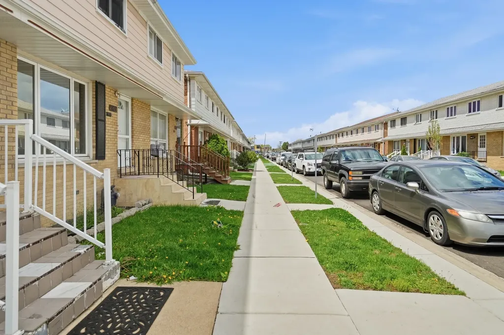 9835 Garden Court Schiller Park IL 60176