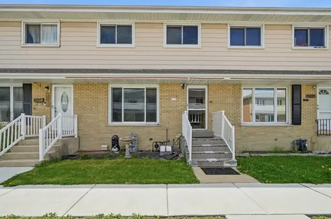 9835 Garden Court Schiller Park IL 60176