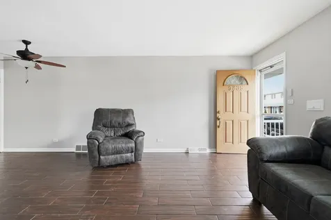 9835 Garden Court Schiller Park IL 60176