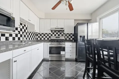 9835 Garden Court Schiller Park IL 60176
