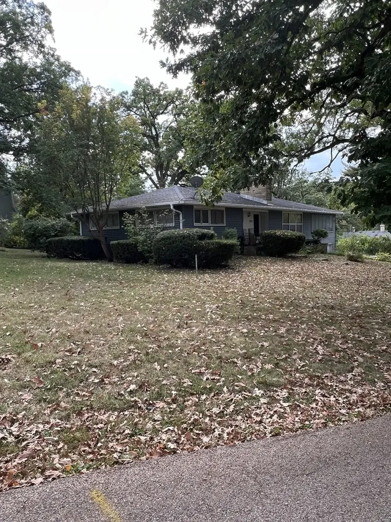 355 Hiawatha Drive Lake In The Hills IL 60156