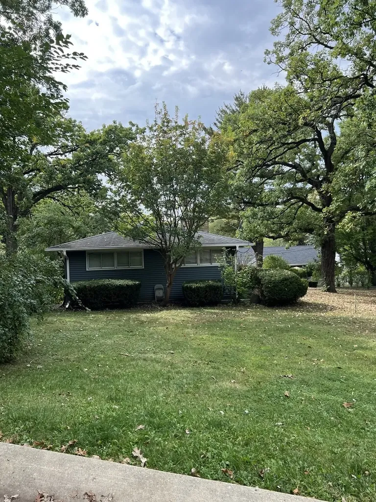 355 Hiawatha Drive Lake In The Hills IL 60156