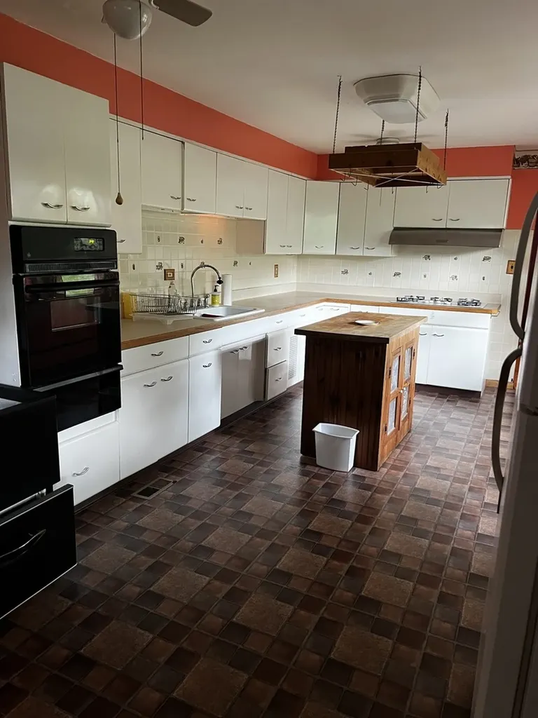 355 Hiawatha Drive Lake In The Hills IL 60156
