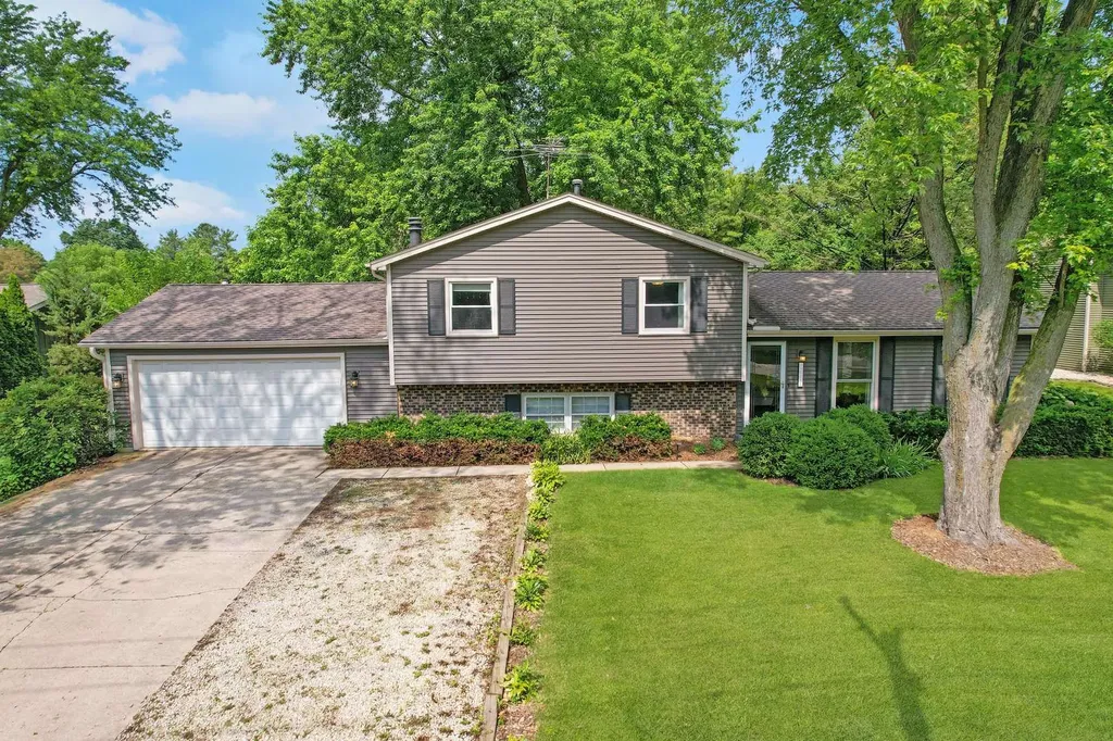 11S556 Book Road Naperville IL 60564