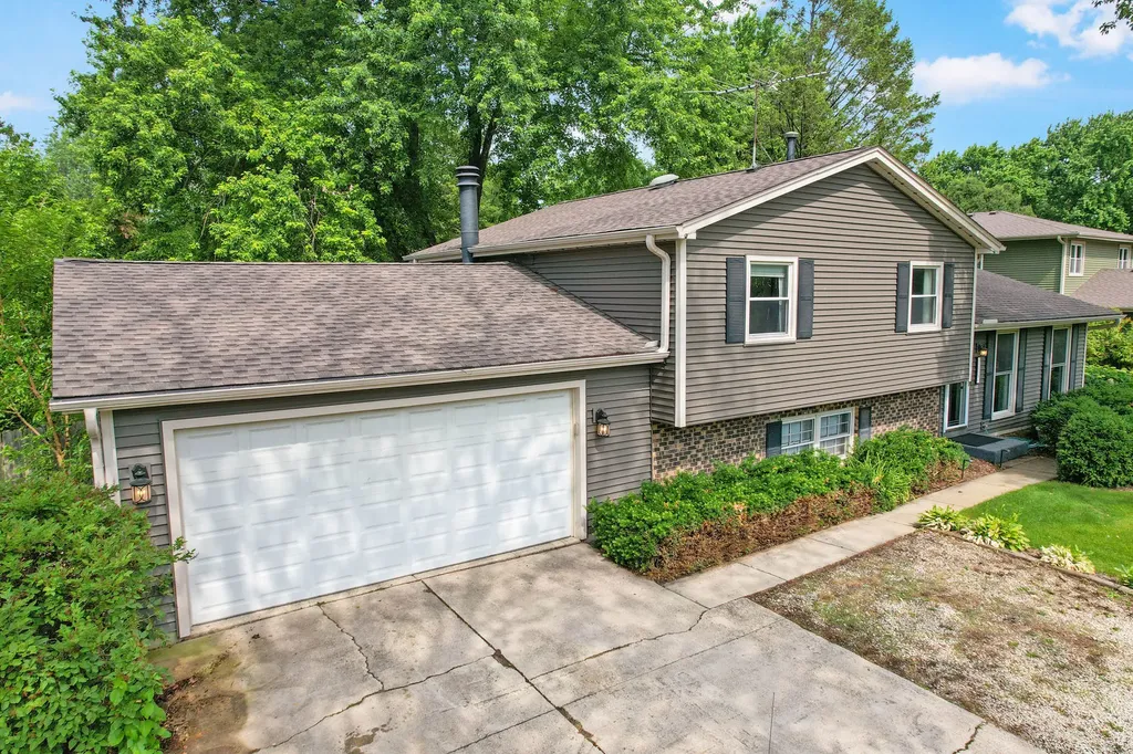11S556 Book Road Naperville IL 60564