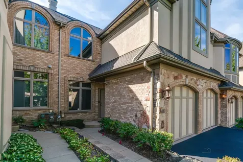 1576 South Kembley Avenue Palatine IL 60067
