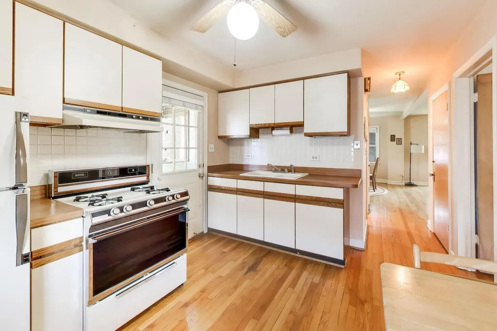 5300 North Oconto Avenue Chicago IL 60656