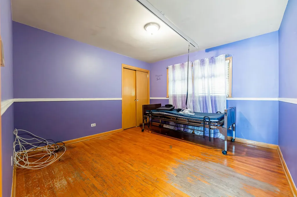 5859 West 64th Street Chicago IL 60638