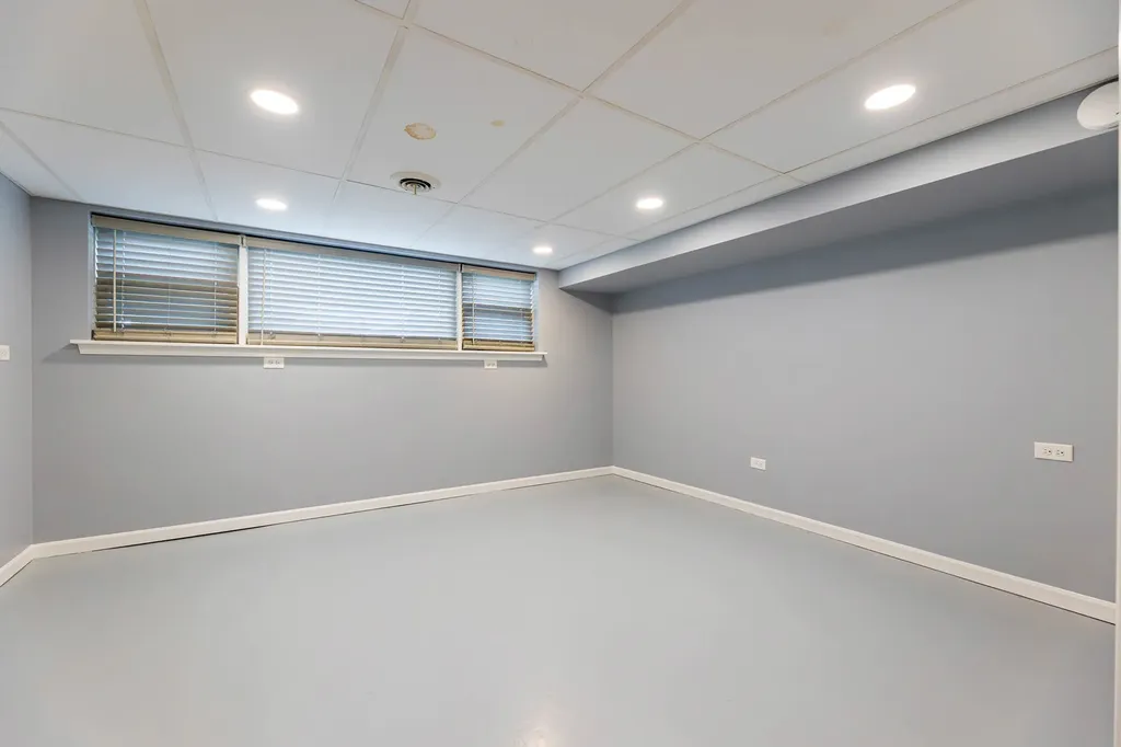 5859 West 64th Street Chicago IL 60638