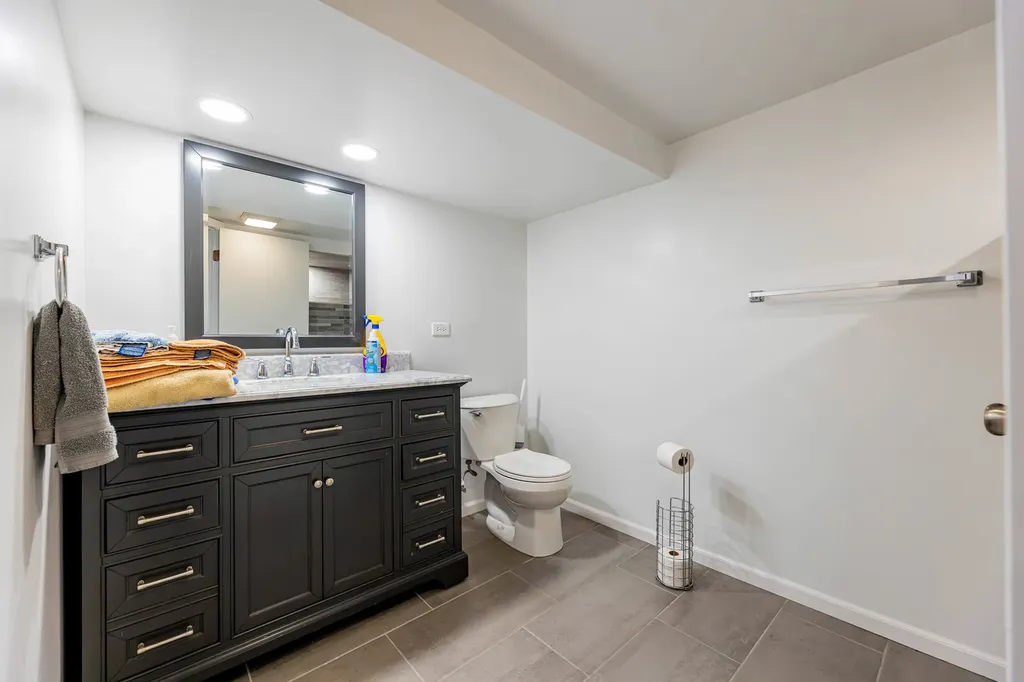 5859 West 64th Street Chicago IL 60638