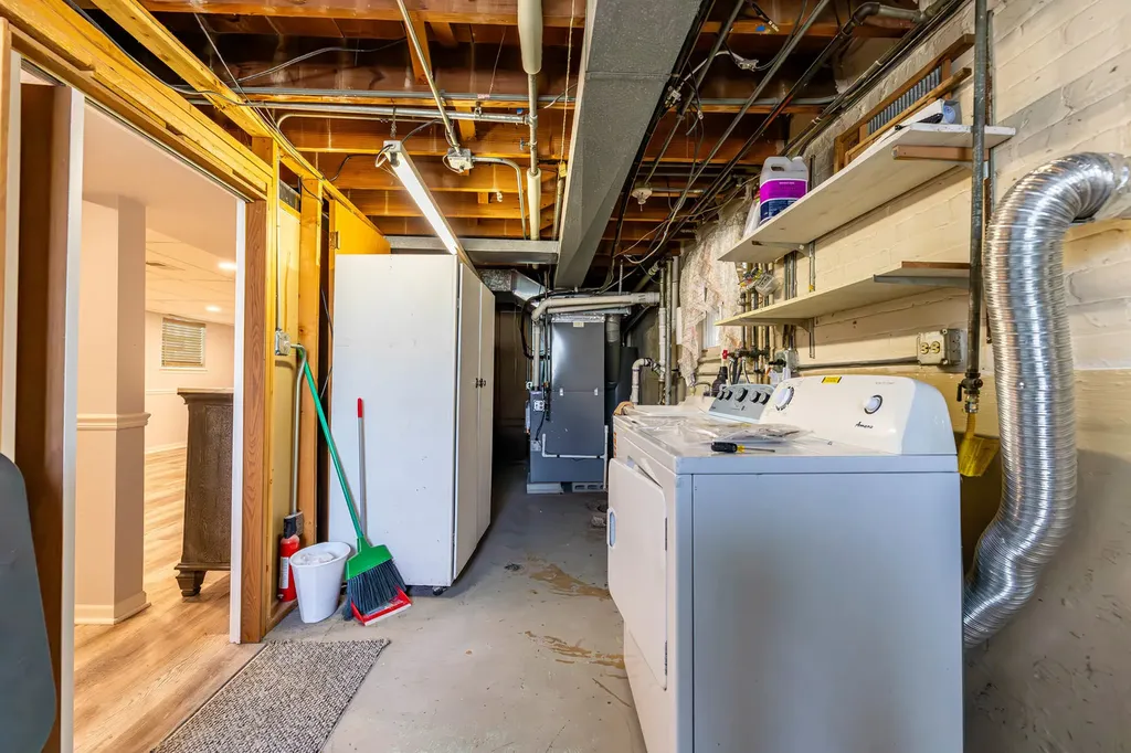 5859 West 64th Street Chicago IL 60638
