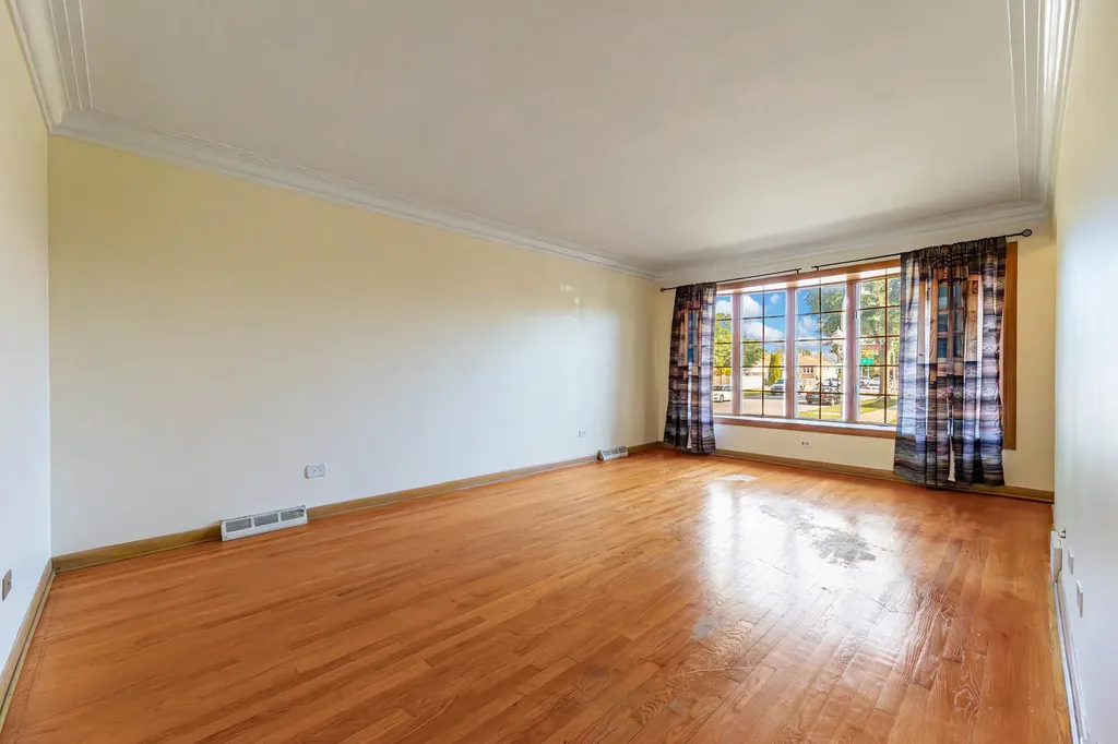 5859 West 64th Street Chicago IL 60638