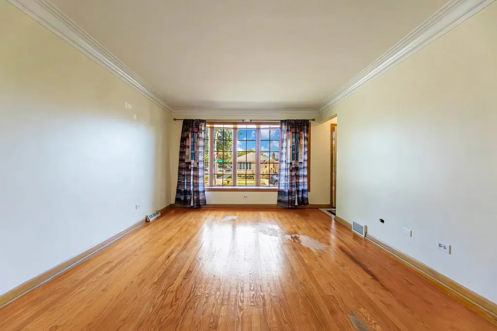5859 West 64th Street Chicago IL 60638