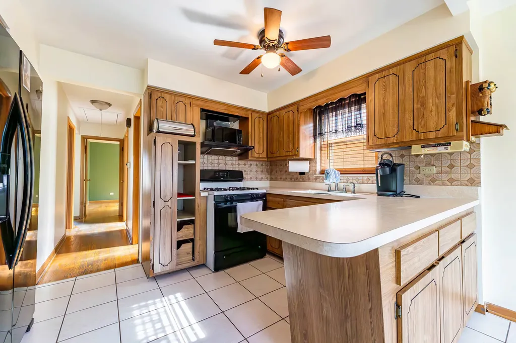 5859 West 64th Street Chicago IL 60638