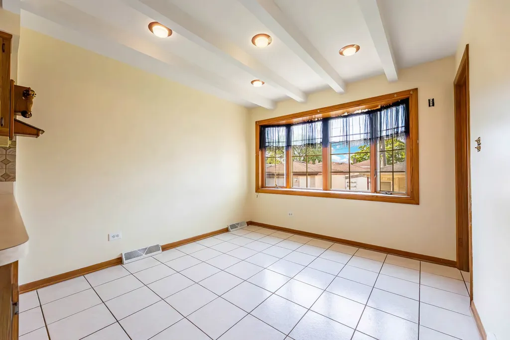 5859 West 64th Street Chicago IL 60638
