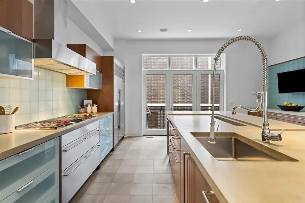 460 West Superior Street Chicago IL 60654