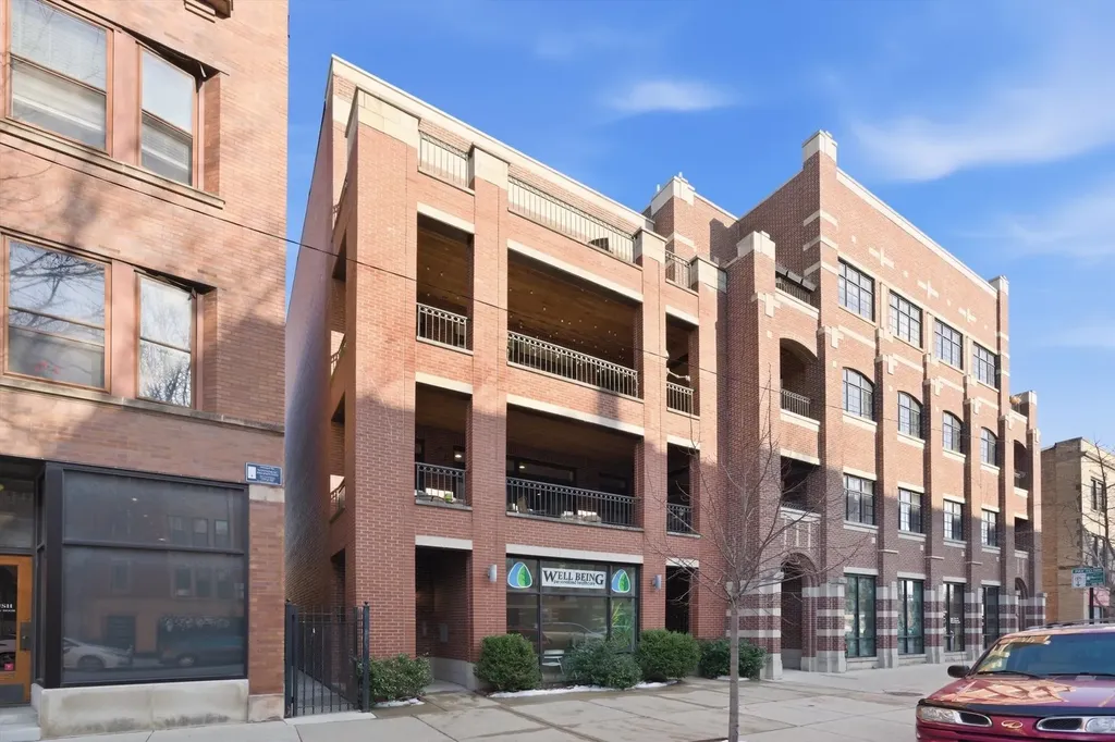 4821 North Damen Avenue N Chicago IL 60625
