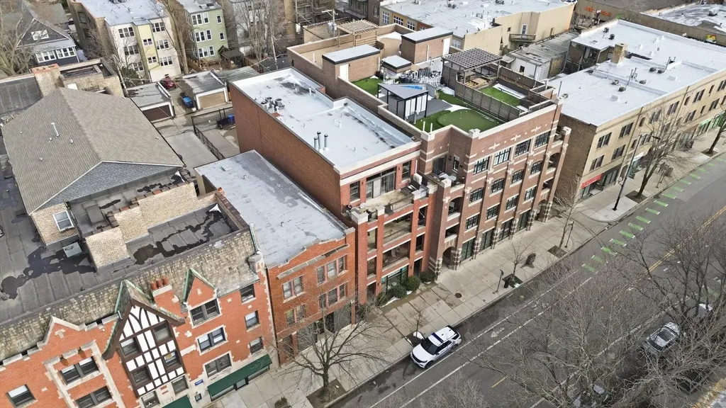 4821 North Damen Avenue N Chicago IL 60625