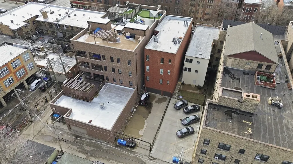 4821 North Damen Avenue N Chicago IL 60625