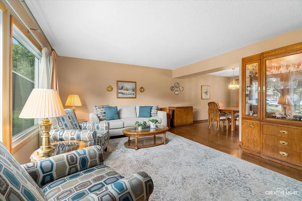30W110 Avondale Court Warrenville IL 60555