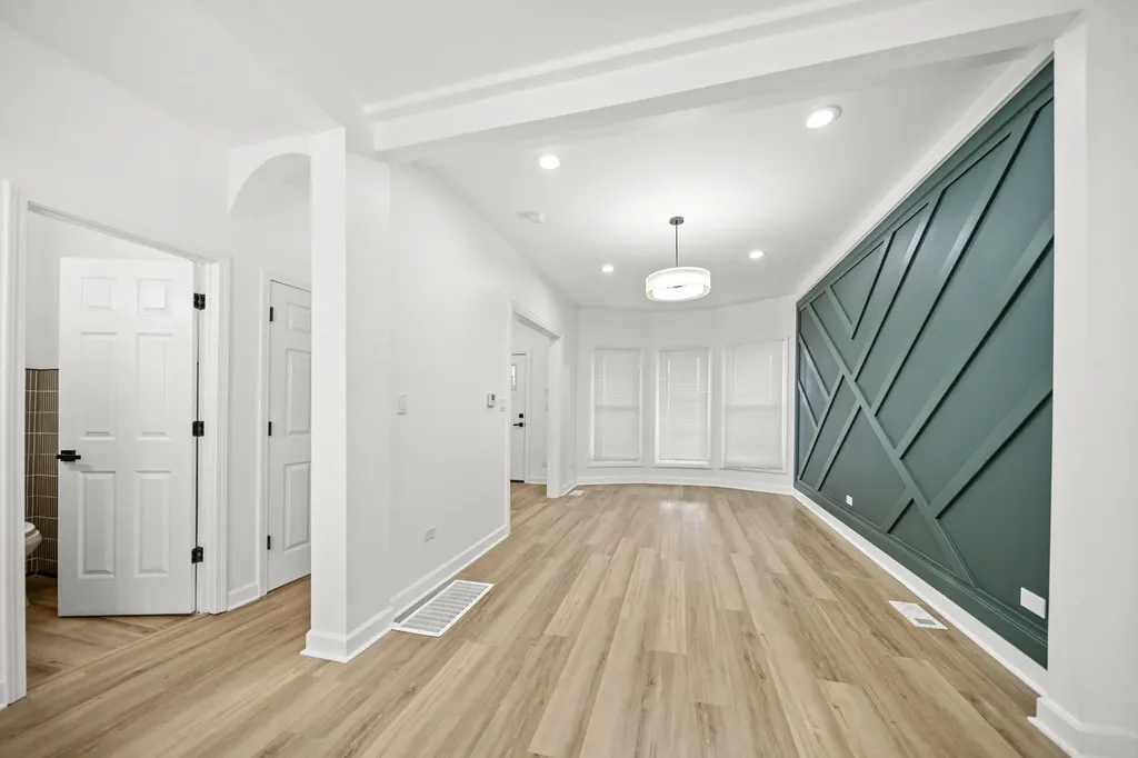 639 North Leamington Avenue Chicago IL 60644
