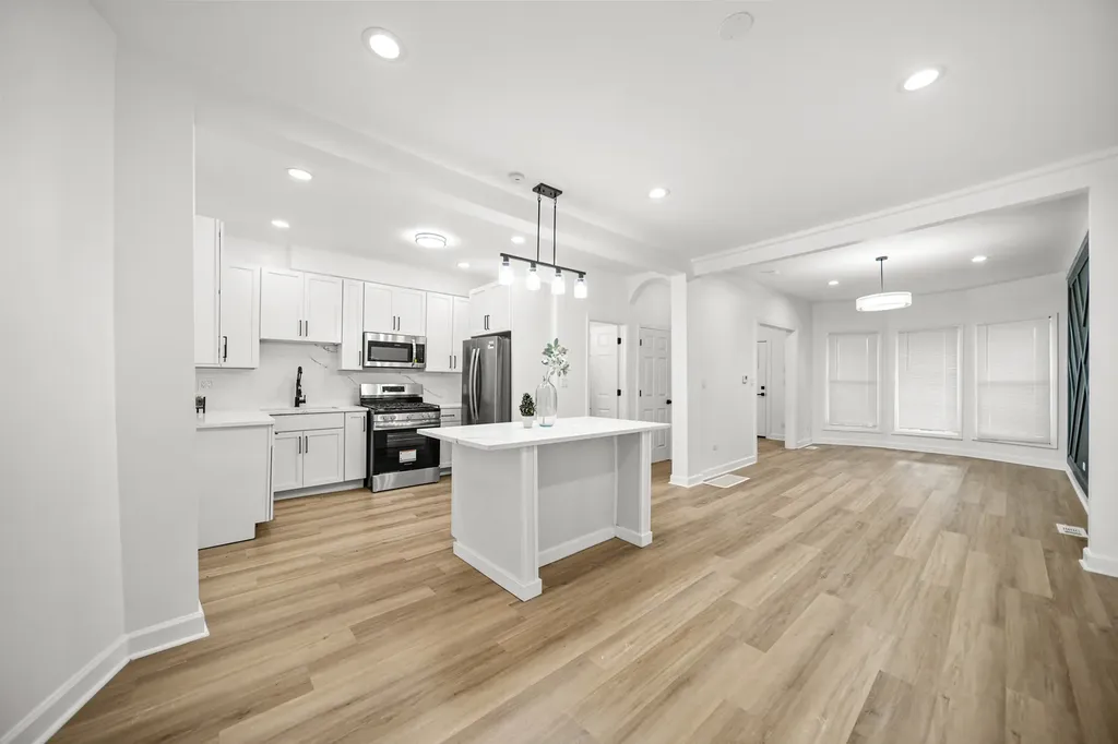639 North Leamington Avenue Chicago IL 60644
