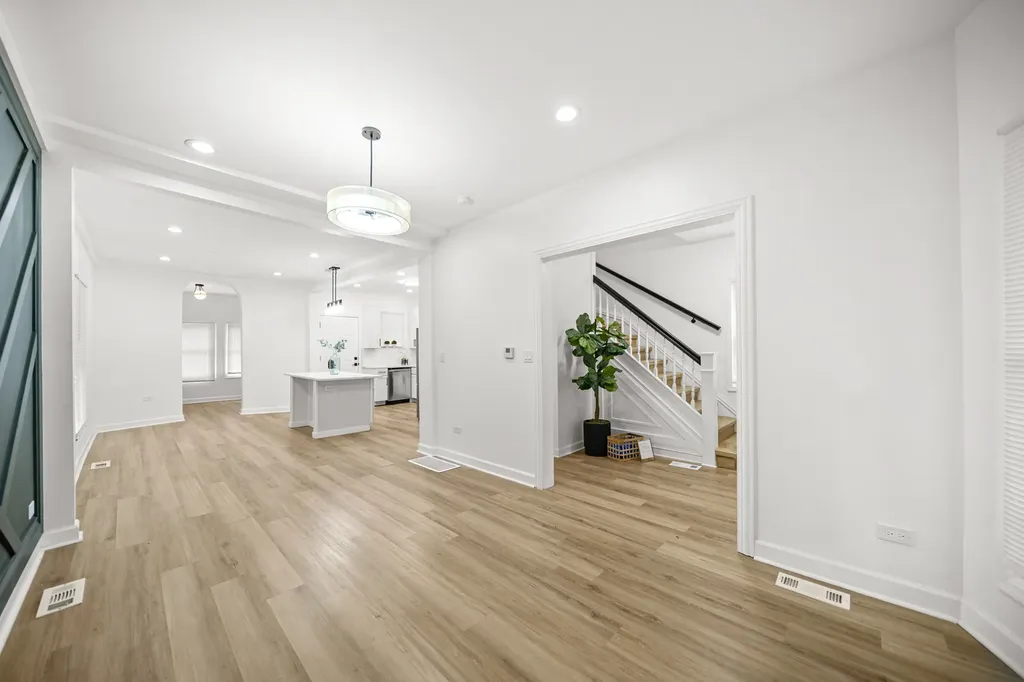 639 North Leamington Avenue Chicago IL 60644