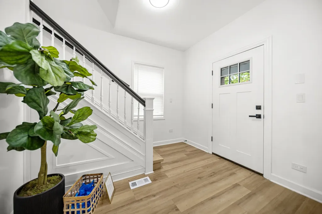 639 North Leamington Avenue Chicago IL 60644