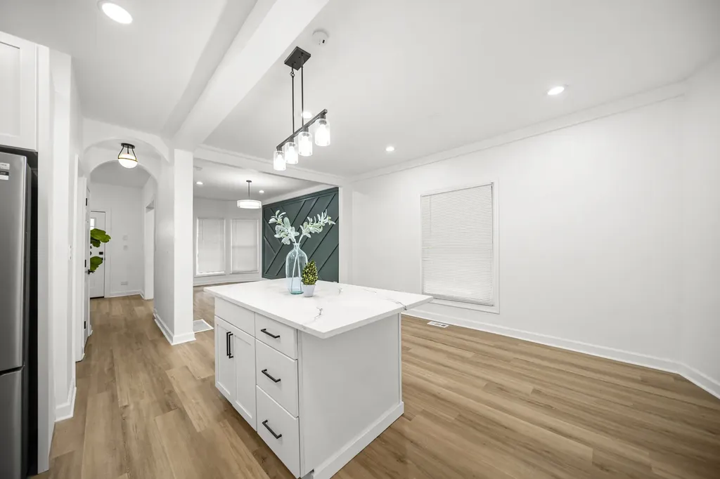 639 North Leamington Avenue Chicago IL 60644