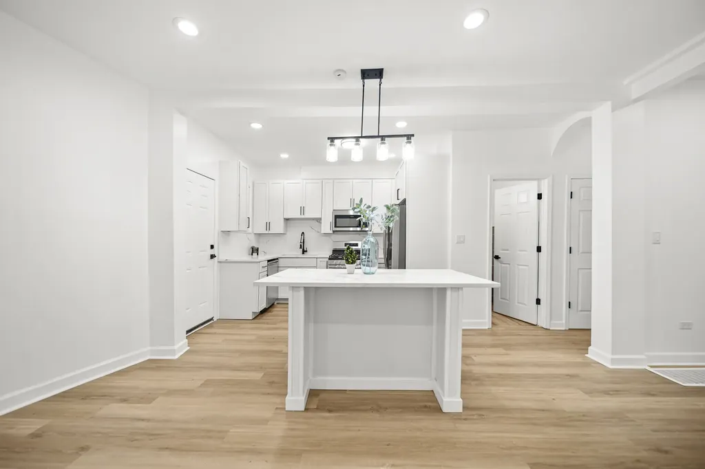 639 North Leamington Avenue Chicago IL 60644