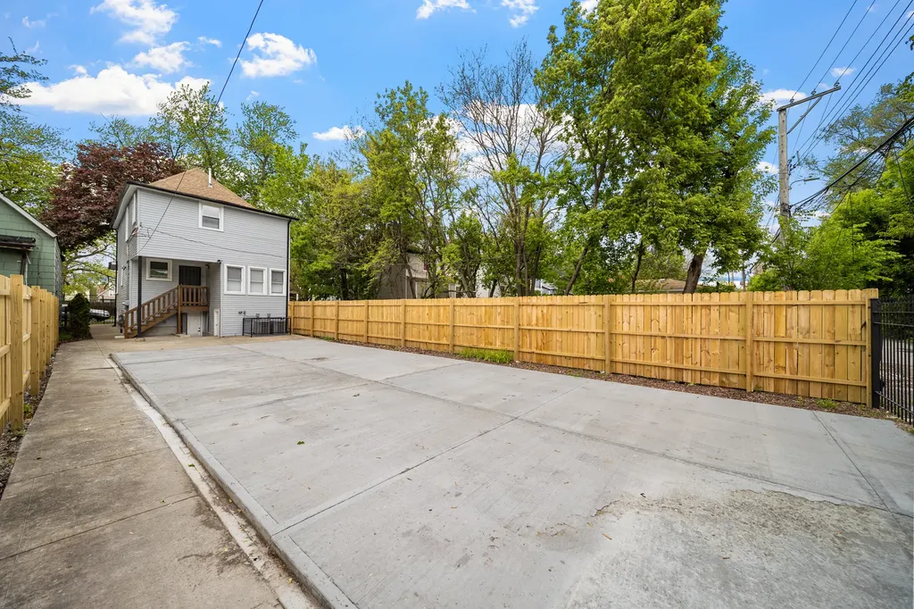 639 North Leamington Avenue Chicago IL 60644