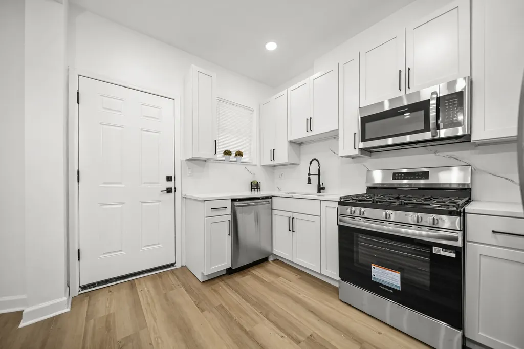 639 North Leamington Avenue Chicago IL 60644